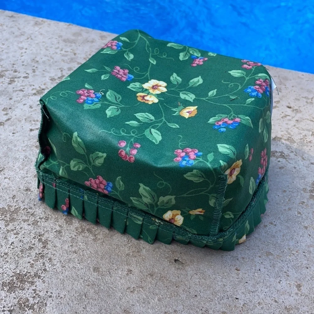 Longaberger Basket with fabric liner and garter